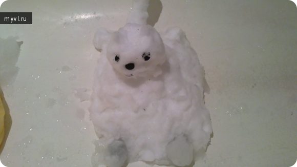 кот-снеговик, символ 2011 года
