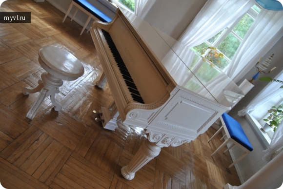 белый зал и белый рояль