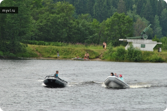 пушка и 2 лодки