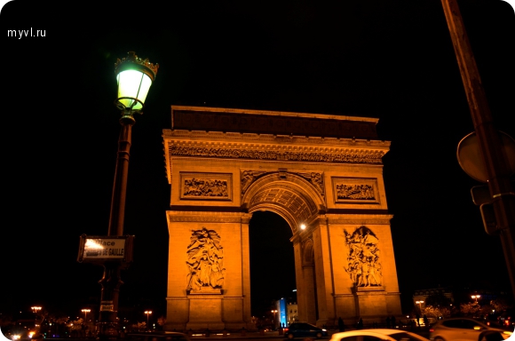 арка ночью