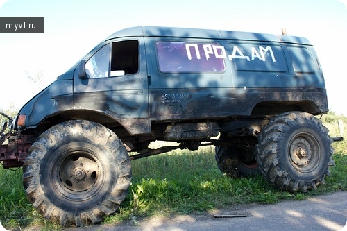 по дороге в пушгоры стояло это чудо в какой то деревне